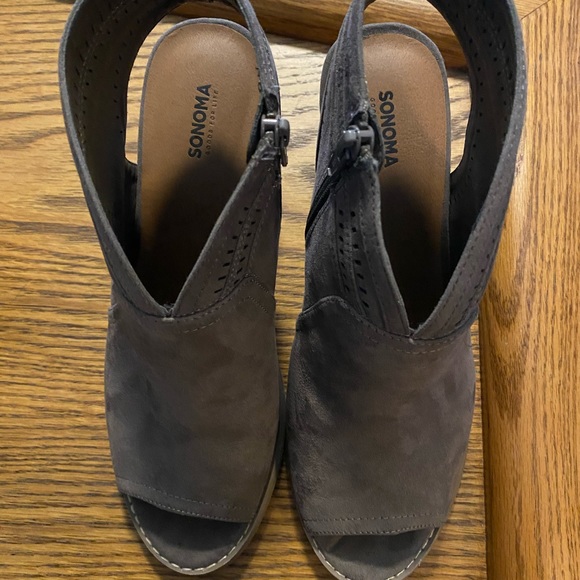 Chunky heel booties - Picture 8 of 10